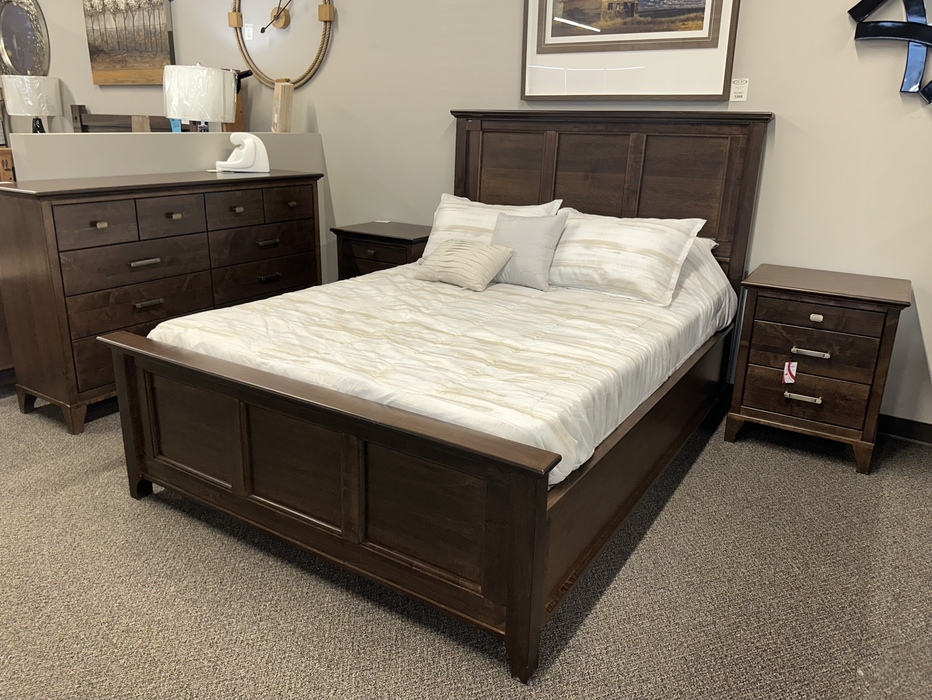 Acer Queen Bedroom Set in Mocha