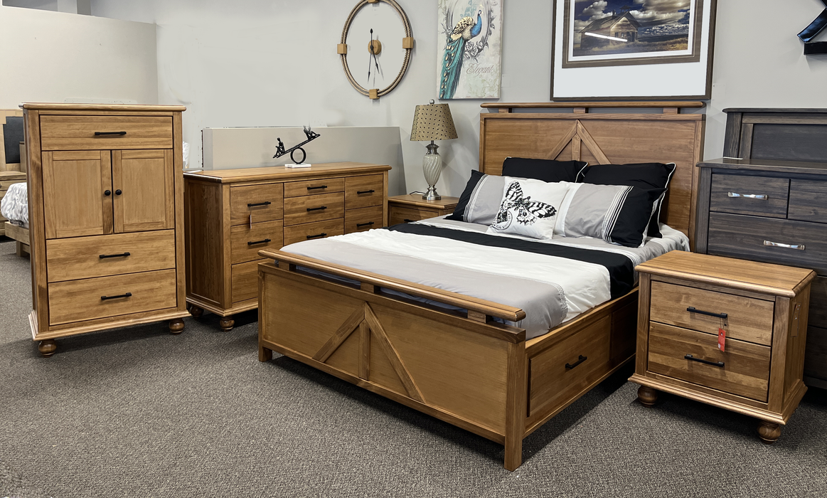 Victoria Queen Bedroom Set in Antique Pine